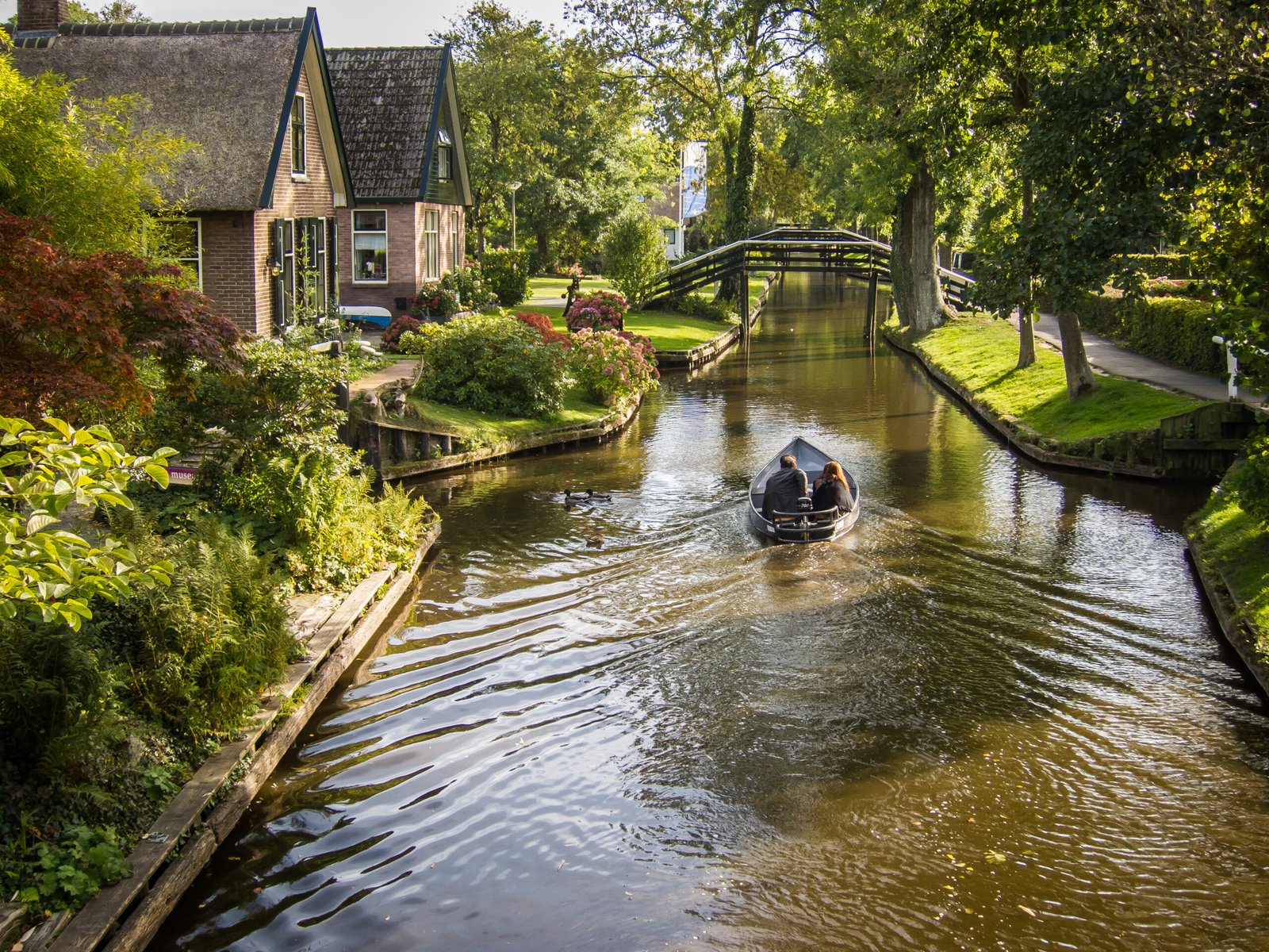 Giethoorn Day Trip from Amsterdam: The Ultimate 2025 Guide